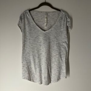 Lululemon Cap Sleeve T-shirt in size: 8